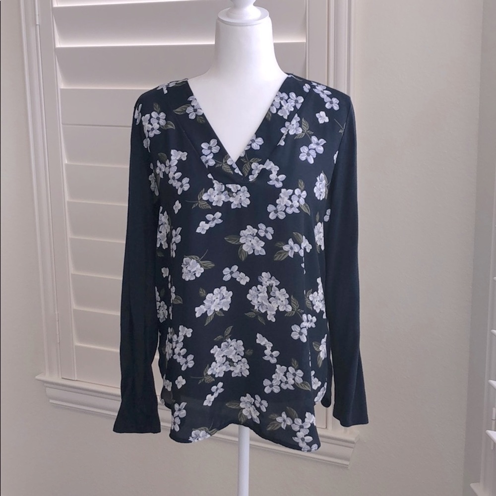 ANN TAYLOR LOFT NAVY FLORAL TOP